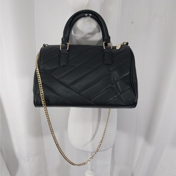NWOT! HALSTON! BLACK QUILTED VEGAN LEATHER, GOLD HARDWARE SHOULDER BAG, HANDBAG! - Picture 3 of 16